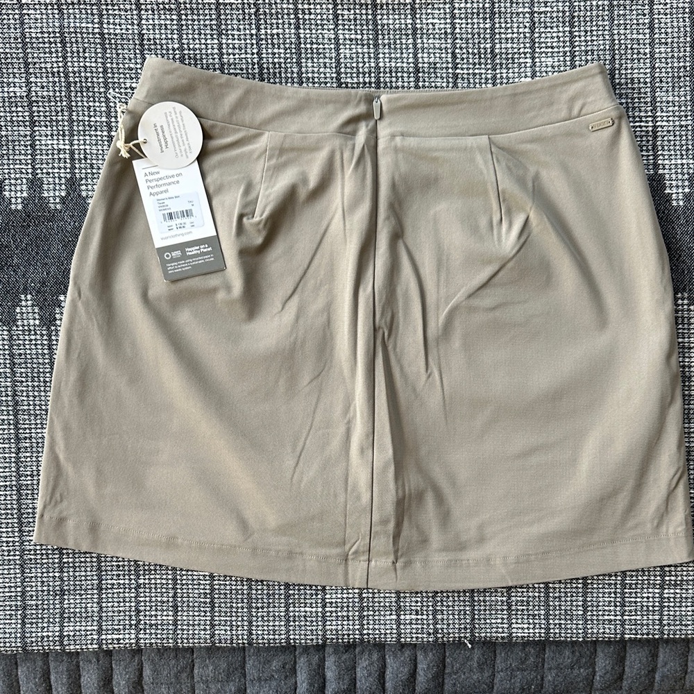 Vuori Women’s Meta Skirt. NWT. Size M. Never worn. - Picture 2 of 5